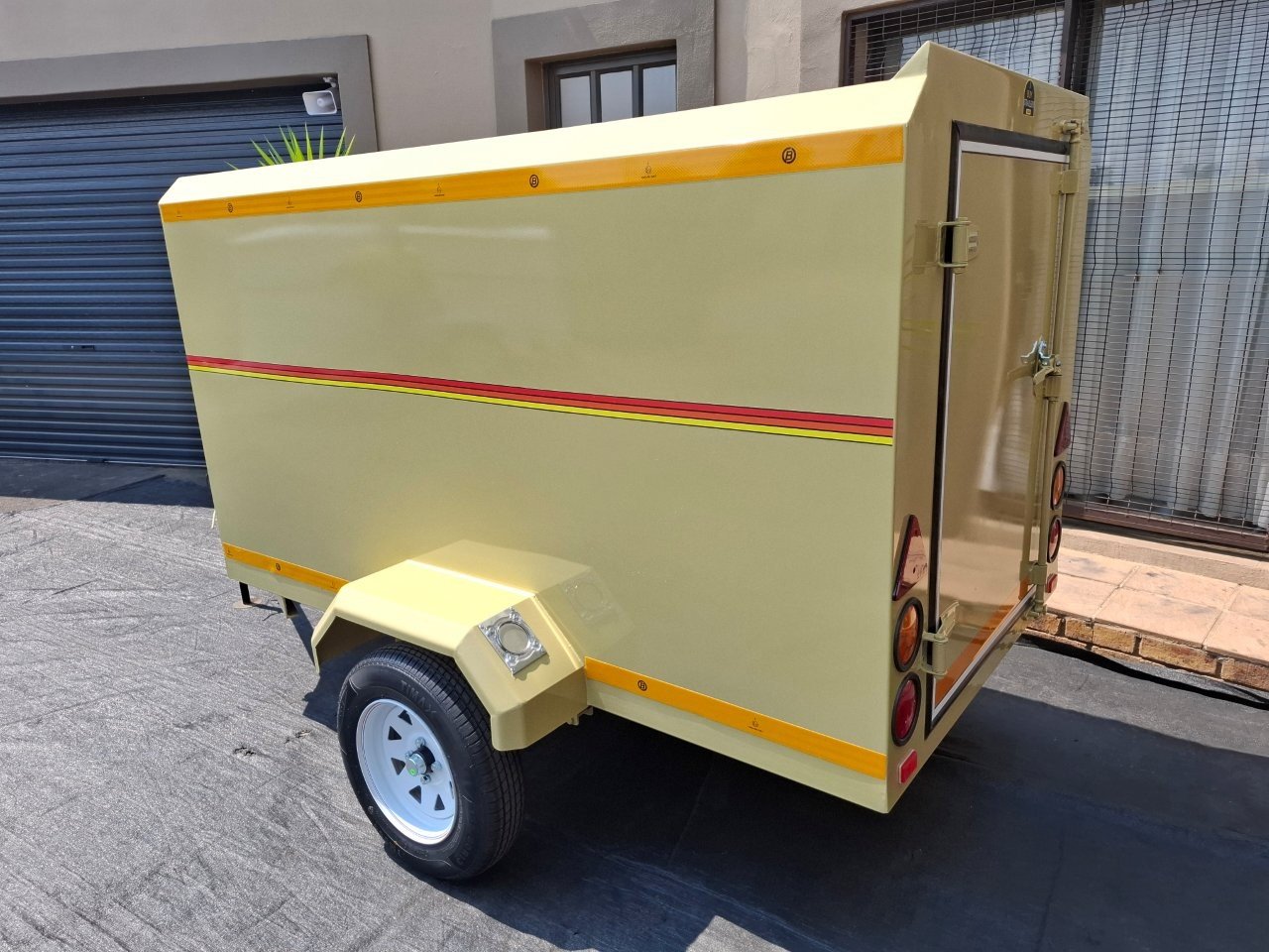 TRAVELLER SPUTNIK Brand new Khaki