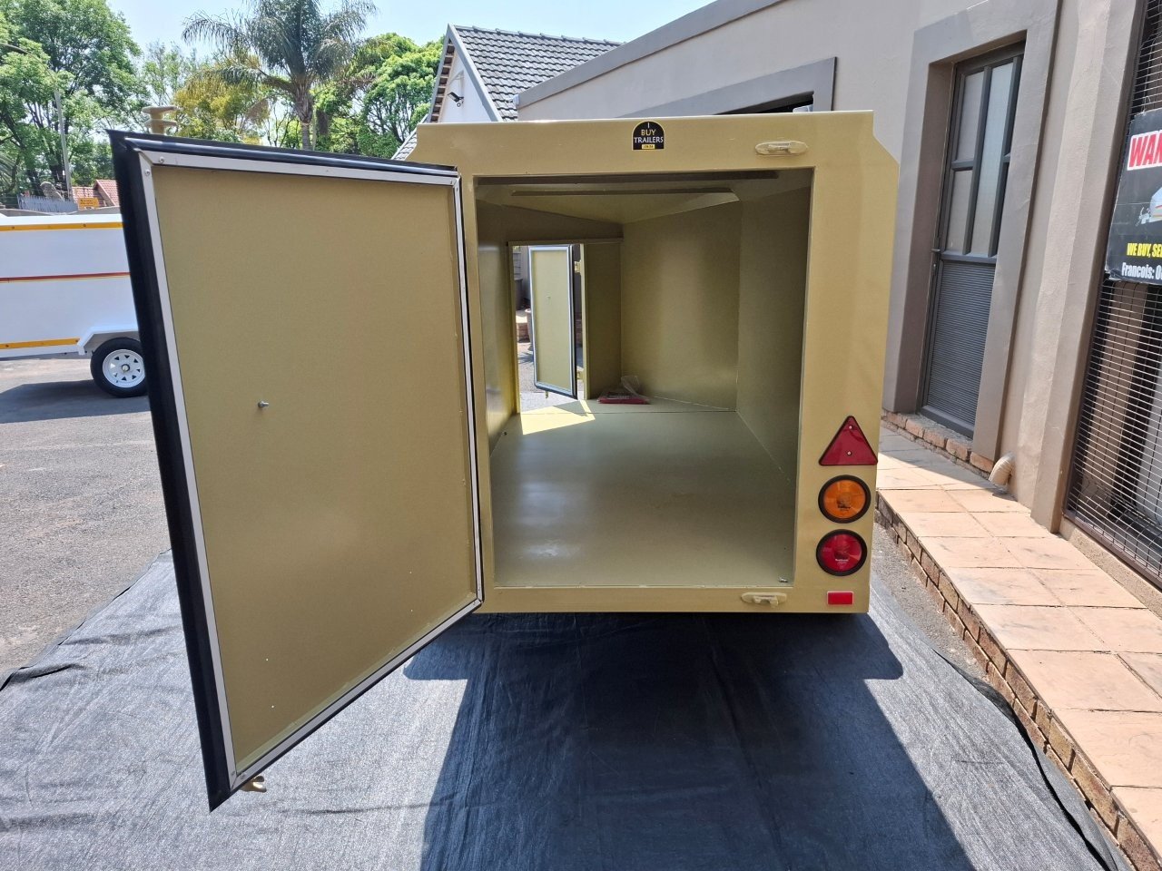 TRAVELLER SPUTNIK Brand new Khaki