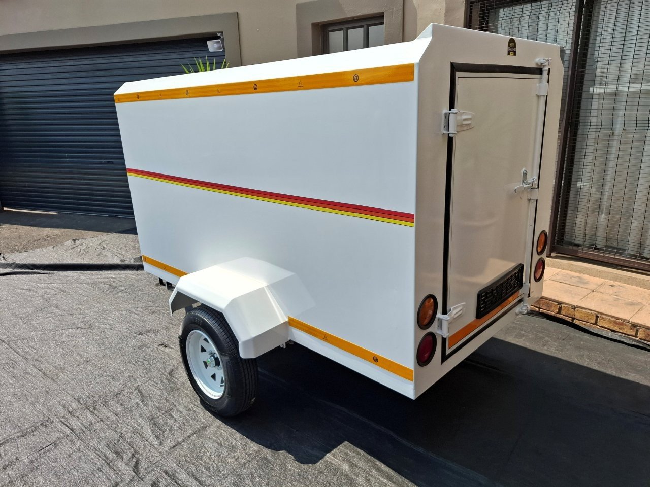 TRAVELLER SPUTNIK Brand new White