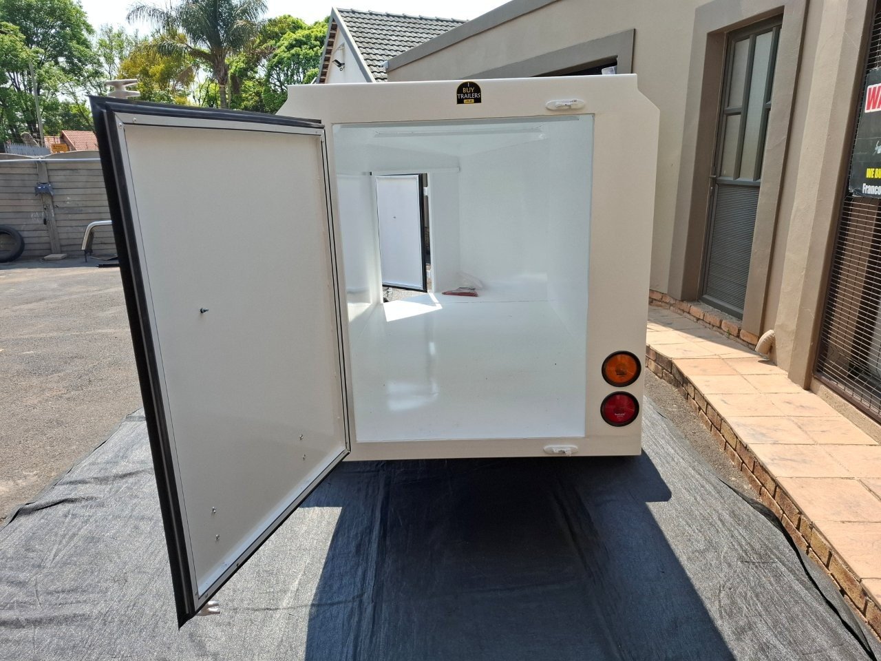 TRAVELLER SPUTNIK Brand new White