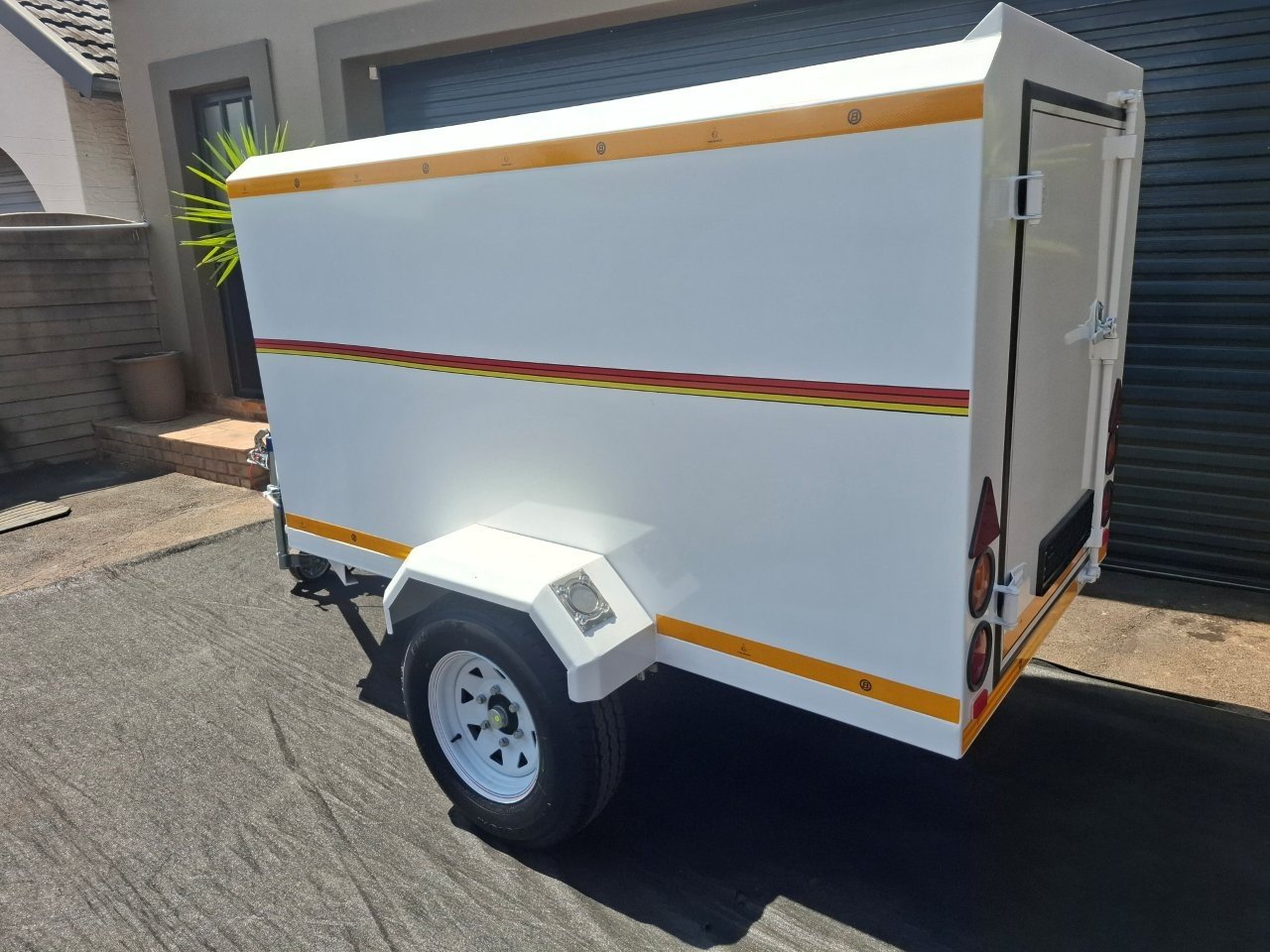 TRAVELLER SPUTNIK BRAKED 1600 Kg Axle