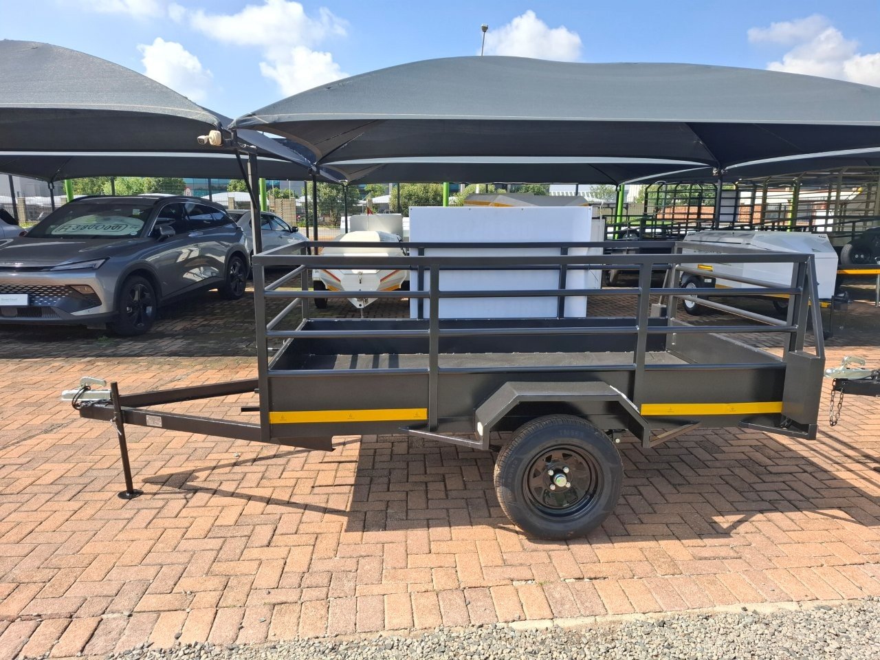 Utility 2.4 M x 1.3 M Black