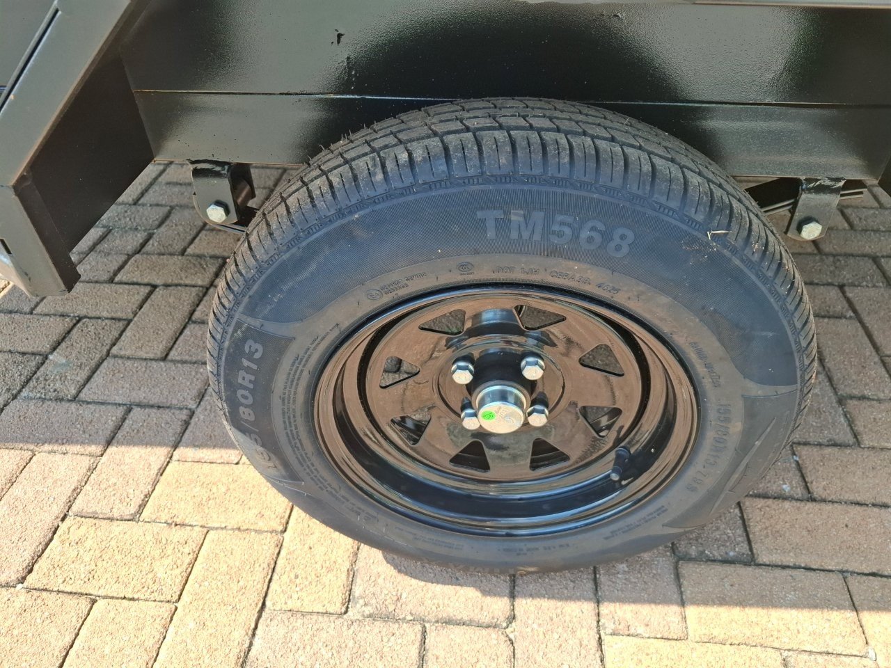 Utility 2.4 M x 1.3 M Black