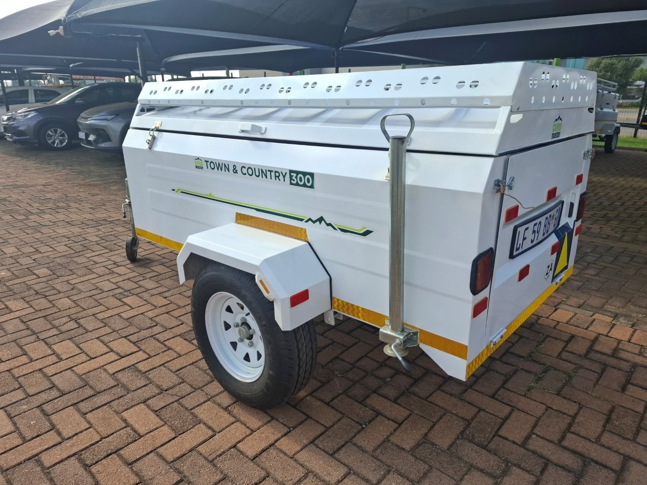 Campmaster Town & Country 300 7 Foot Extra Deep