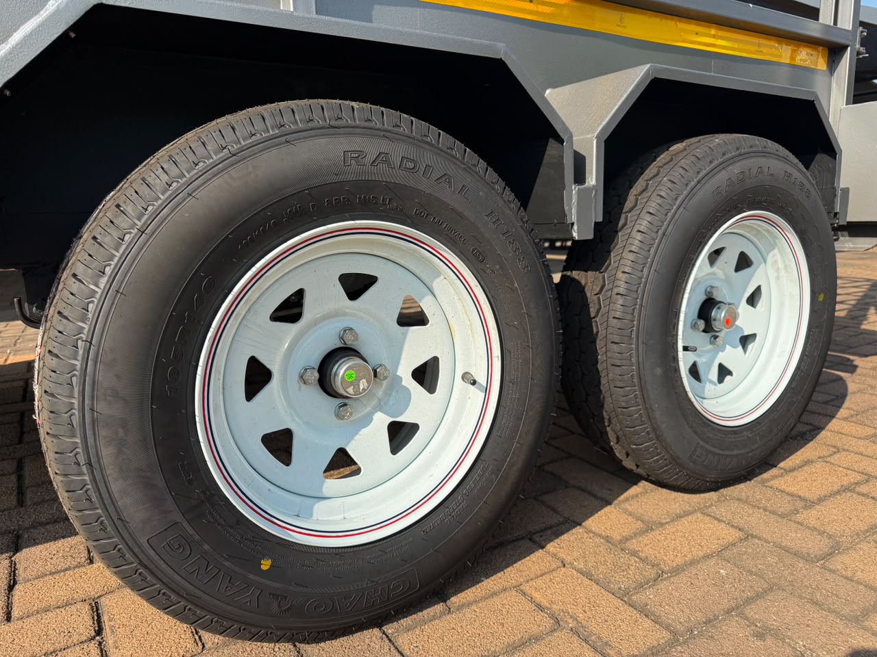 CATTLE Double Axle 3.0 M x 1.5 M x 1.7 M